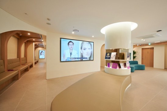 Slider image (3) Hugo Plastic Surgery